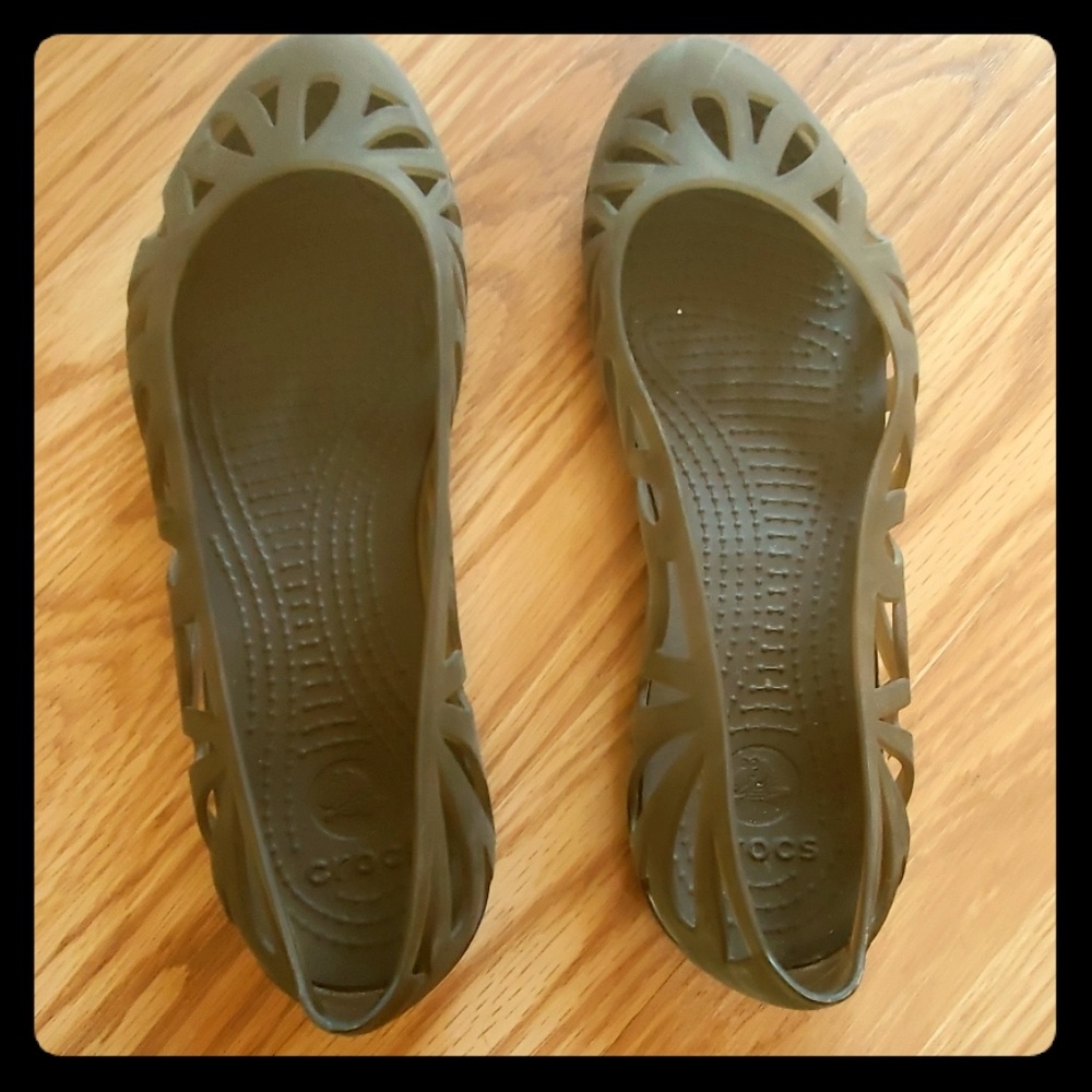 Croc flats
